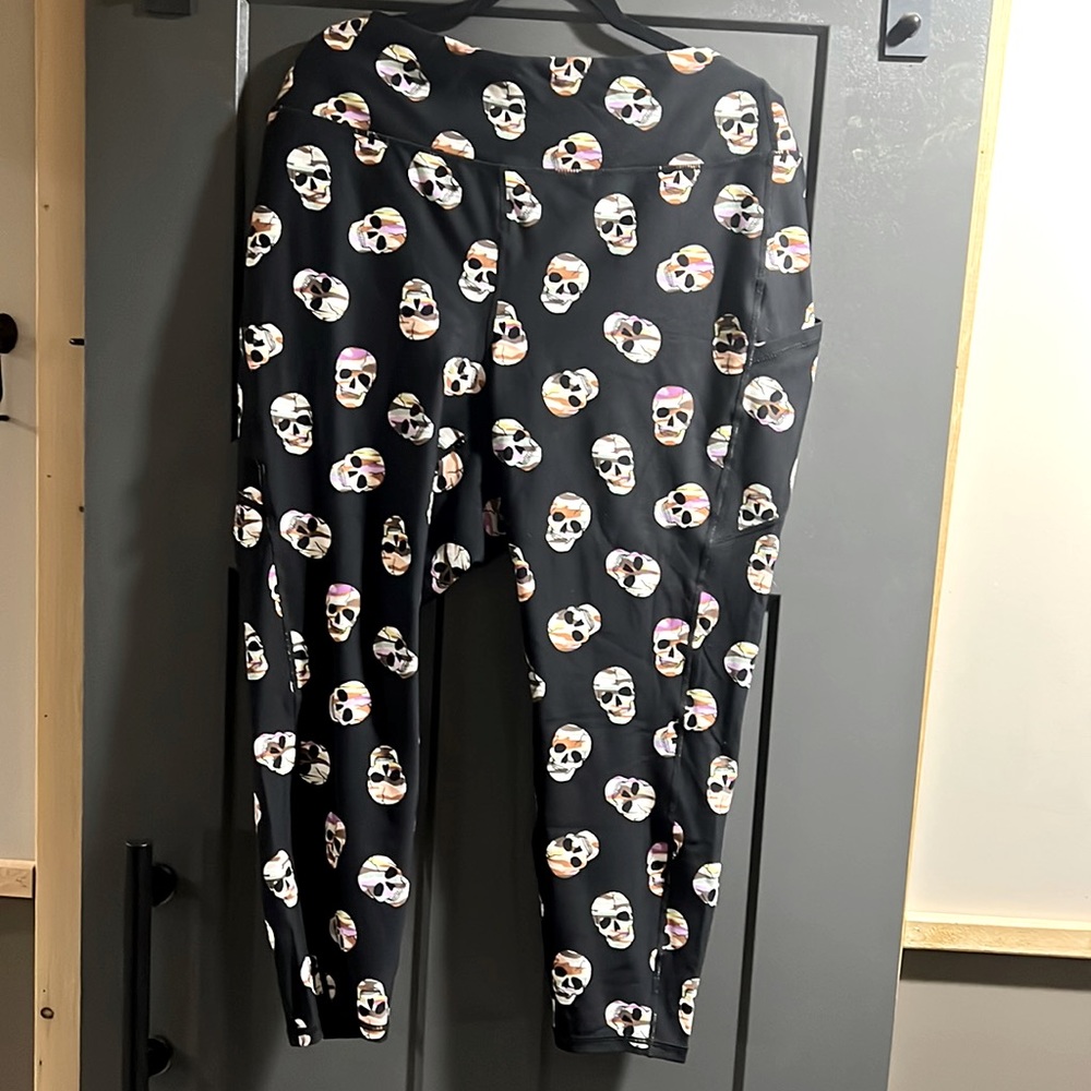 NWOT Torrid Active Full Length Legging- Skulls- Size 4